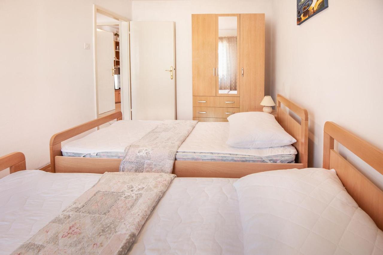 Apartments Milica Kaštela Esterno foto