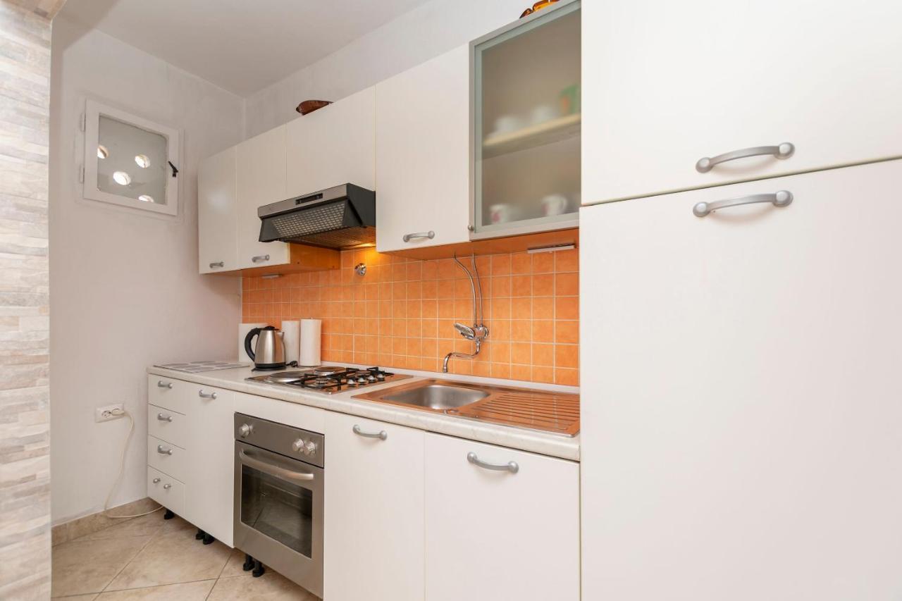 Apartments Milica Kaštela Esterno foto